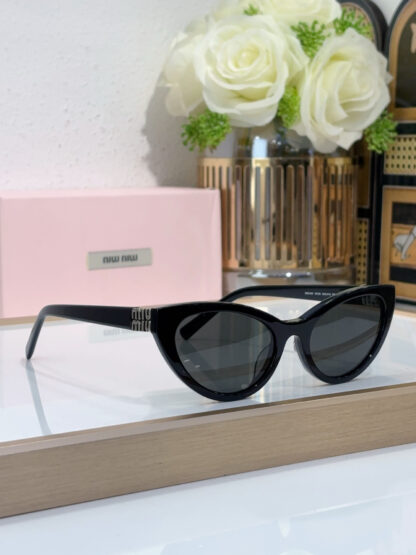 Miu Miu trendy fashion sunglasses - Image 7