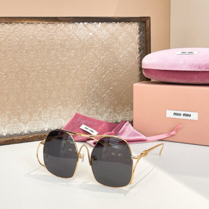 Miu Miu trendy fashion sunglasses - Image 7