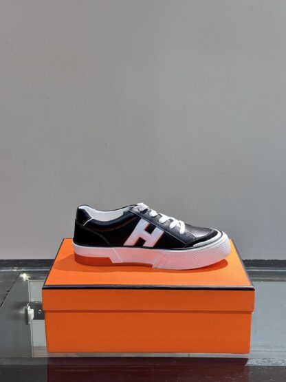 Hermes men's low-top comfortable black and white casual sports shoes - Image 6