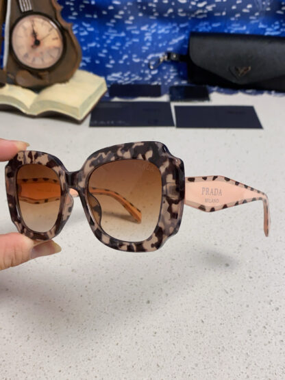 Prada fashion trend sunglasses - Image 7