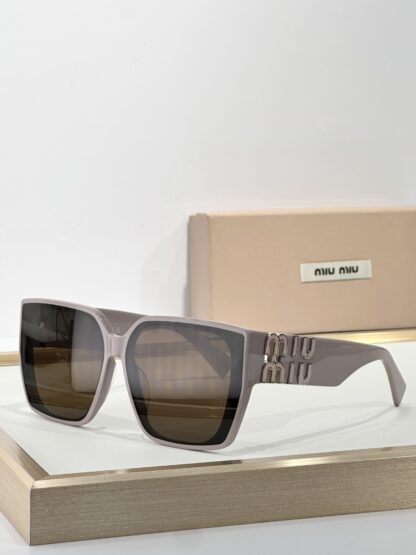 Miu Miu trendy fashion sunglasses - Image 7