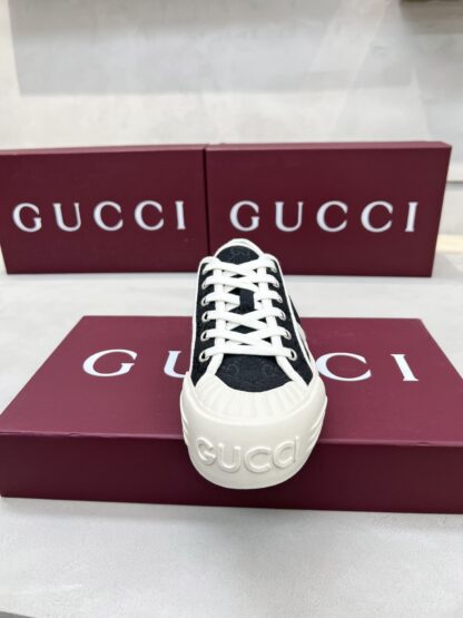 Gucci classic design German training elements catwalk model - Image 7