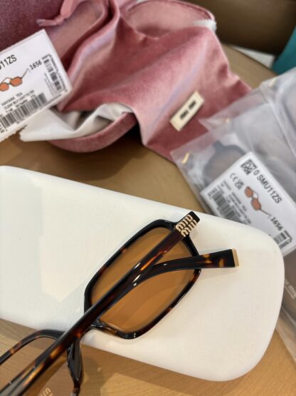 Miu Miu trendy fashion sunglasses - Image 7