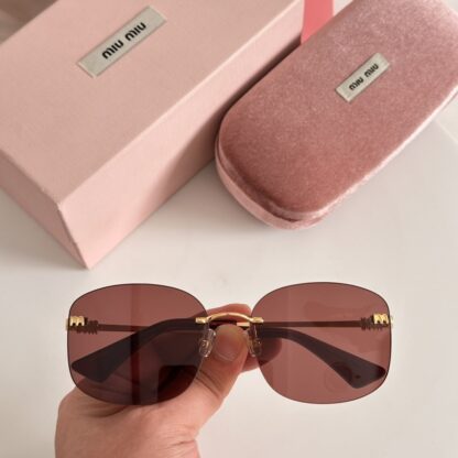 Miu Miu trendy fashion sunglasses - Image 6