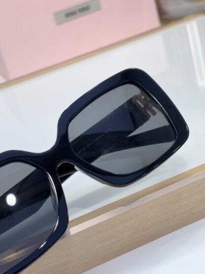 Miu Miu trendy fashion sunglasses - Image 7