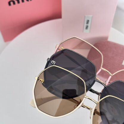 Miu Miu trendy fashion sunglasses - Image 7