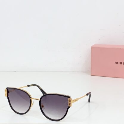 Miu Miu trendy fashion sunglasses - Image 7