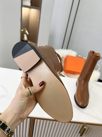 Hermès Classic Brown Silver Buckle Knight Boots - Image 5