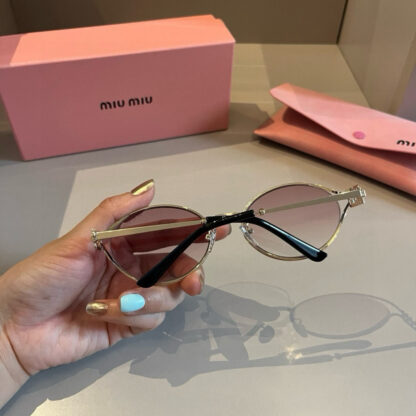 Miu Miu trendy fashion sunglasses - Image 7