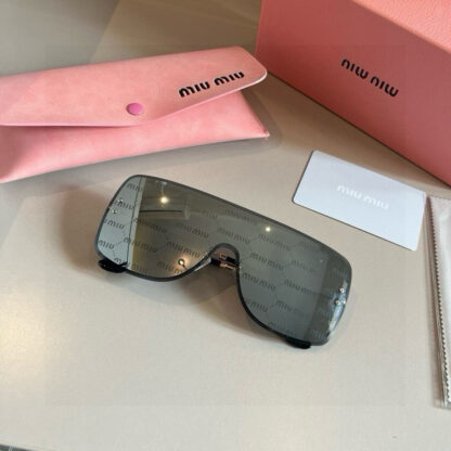 Miu Miu trendy fashion sunglasses - Image 7