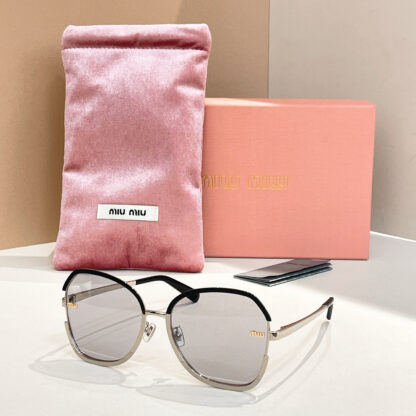 Miu Miu trendy fashion sunglasses - Image 7