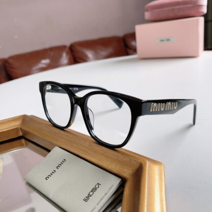 Miu Miu trendy fashion sunglasses - Image 7