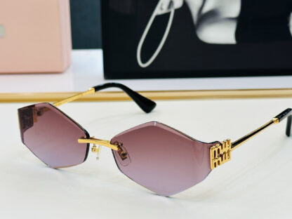 Miu Miu trendy fashion sunglasses - Image 7