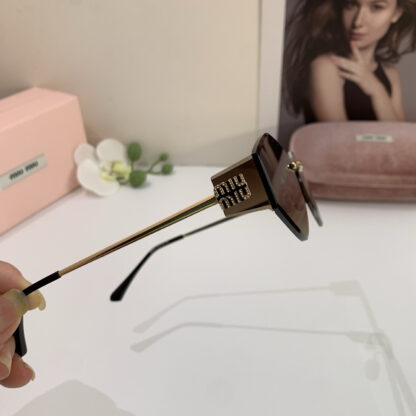 Miu Miu trendy fashion sunglasses - Image 7