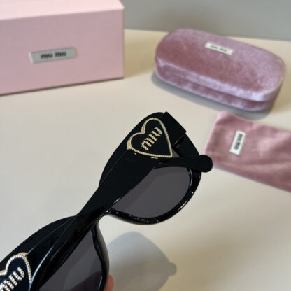 Miu Miu trendy fashion sunglasses - Image 7