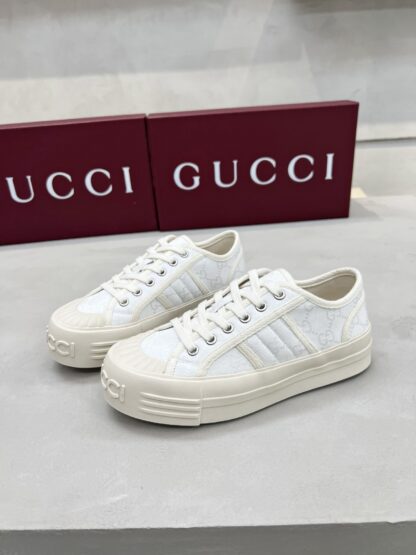 Gucci classic design German training elements catwalk model - Image 7