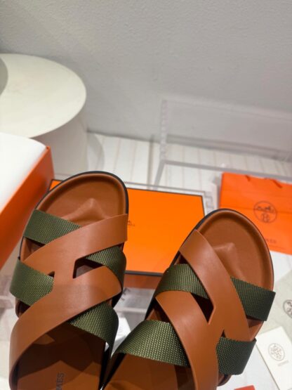 Hermès green and brown woven slippers - Image 2