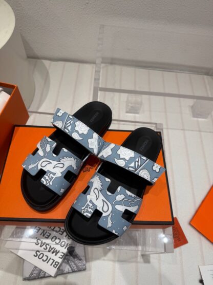 Hermès blue and white couple woven sandals - Image 3