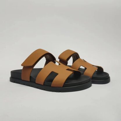 Hermès couple's brown woven sandals - Image 5