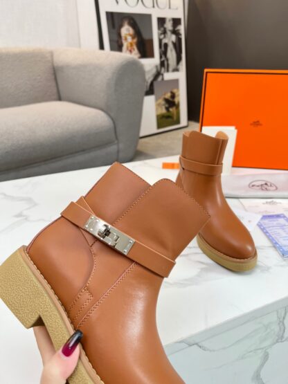 Hermes brown classic kelly buckle knight boots - Image 5