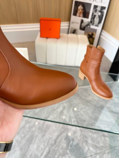 Hermes dark brown classic kelly buckle knight boots - Image 6