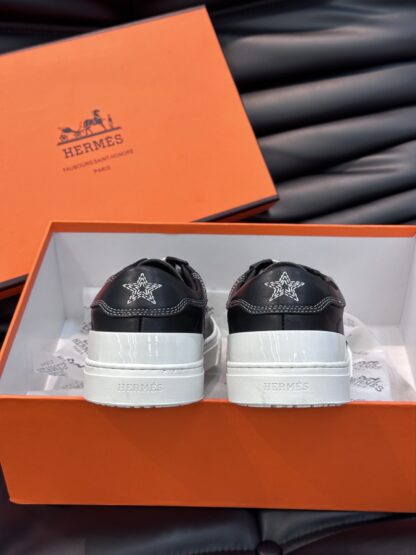 Hermes men's comfortable cowhide black and white low-top casual sneakers - Image 6
