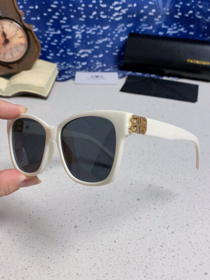 Balenciaga fashion sunglasses - Image 7