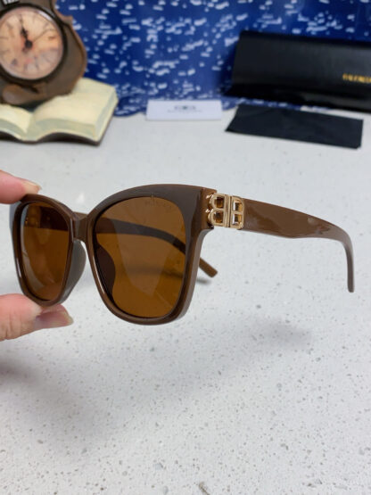 Balenciaga fashion sunglasses - Image 7