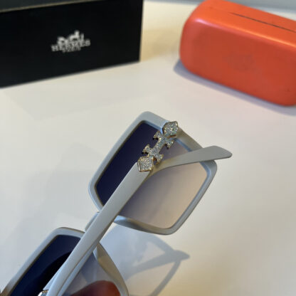 Hermès Women's Oval Lens Sunglasses - Image 6