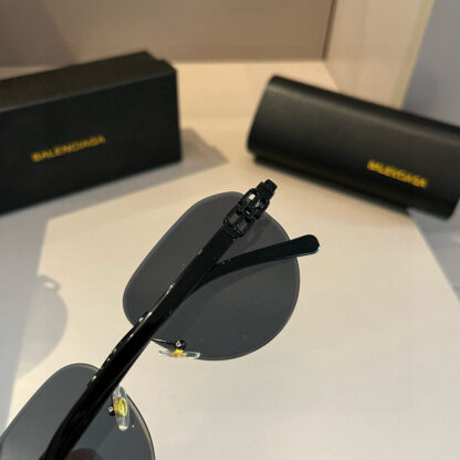Balenciaga fashion sunglasses - Image 6