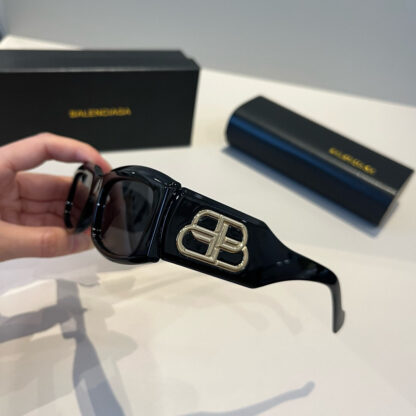Balenciaga fashion sunglasses - Image 5