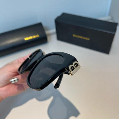 Balenciaga fashion sunglasses - Image 6