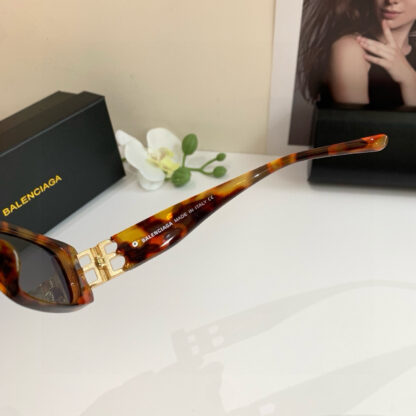 Balenciaga fashion sunglasses - Image 6