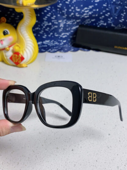Balenciaga fashion sunglasses - Image 6
