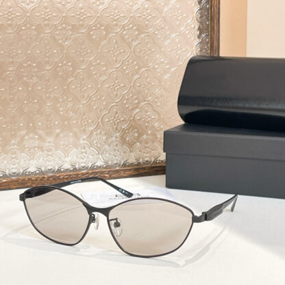 Balenciaga fashion sunglasses - Image 6