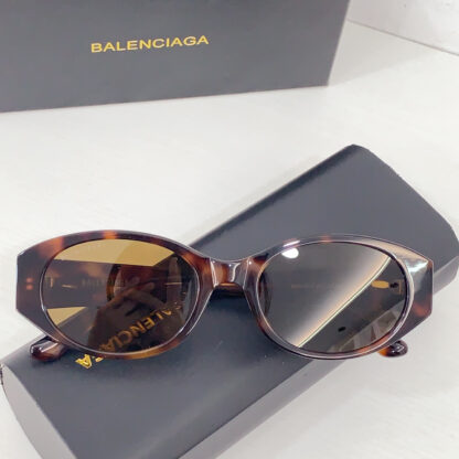 Balenciaga fashion sunglasses - Image 6