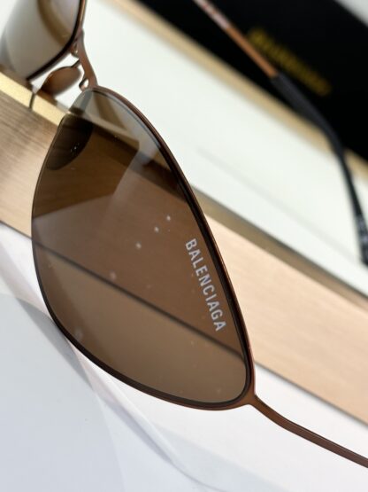 Balenciaga fashion sunglasses - Image 6