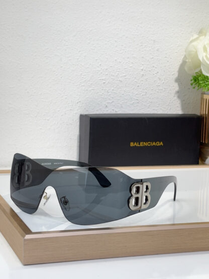 Balenciaga fashion sunglasses - Image 6