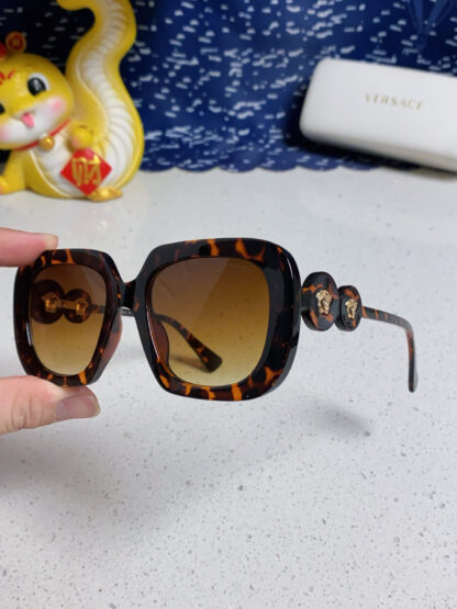 Versace fashion trend sunglasses - Image 6