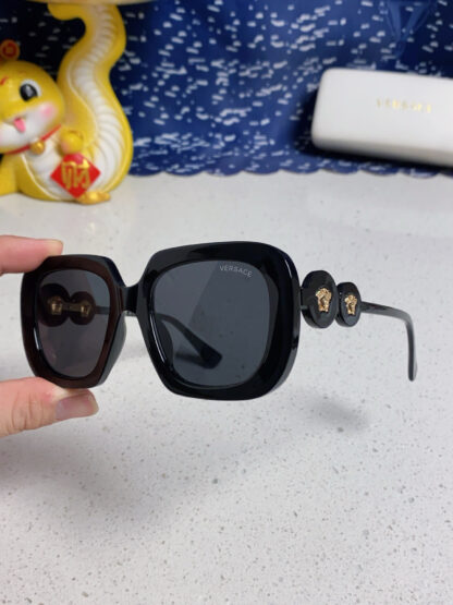 Versace fashion trend sunglasses - Image 7