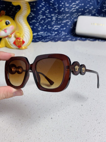 Versace fashion trend sunglasses - Image 7