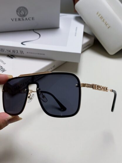 Versace fashion trend sunglasses - Image 6