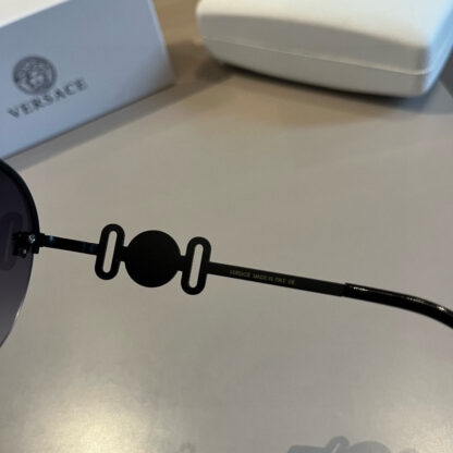 Versace fashion trend sunglasses - Image 6
