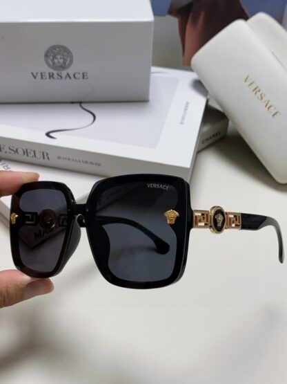 Versace fashion trend sunglasses - Image 6