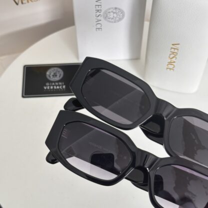 Versace fashion trend sunglasses - Image 6