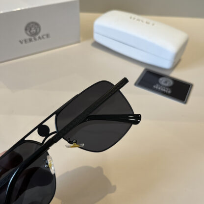 Versace fashion trend sunglasses - Image 6