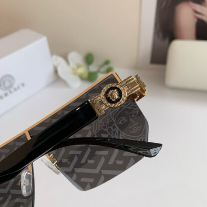 Versace fashion trend sunglasses - Image 6