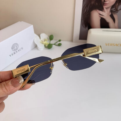 Versace fashion trend sunglasses - Image 6