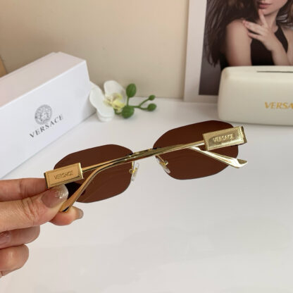 Versace fashion trend sunglasses - Image 6
