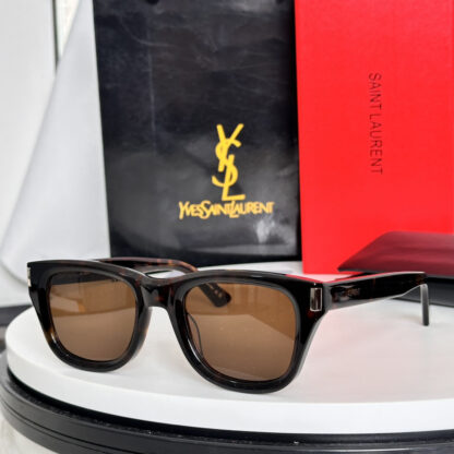 Yves Saint Laurent fashion sunglasses - Image 5